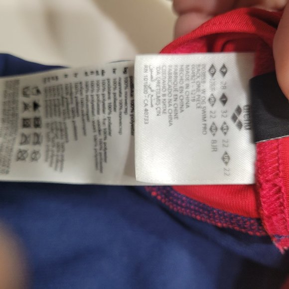 Arena practice swimsuit size 22 - Picture 4 of 4